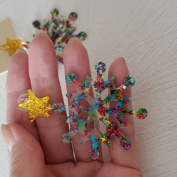Holiday Winter Snowflake star confetti gold star pierced earrings Iridescent - Picture 3 of 5